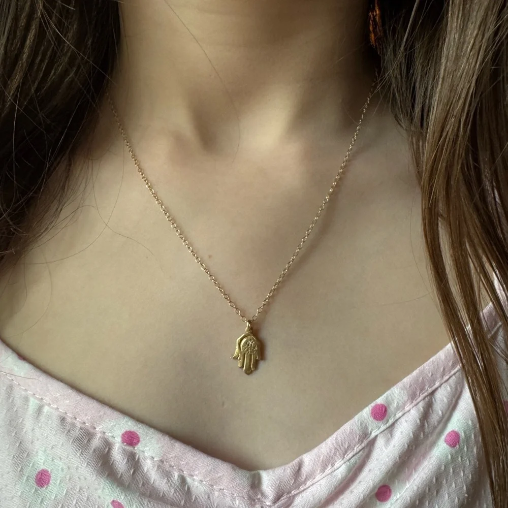 NWOT Victoria Cunningham Hamsa Crescent Moon Necklace